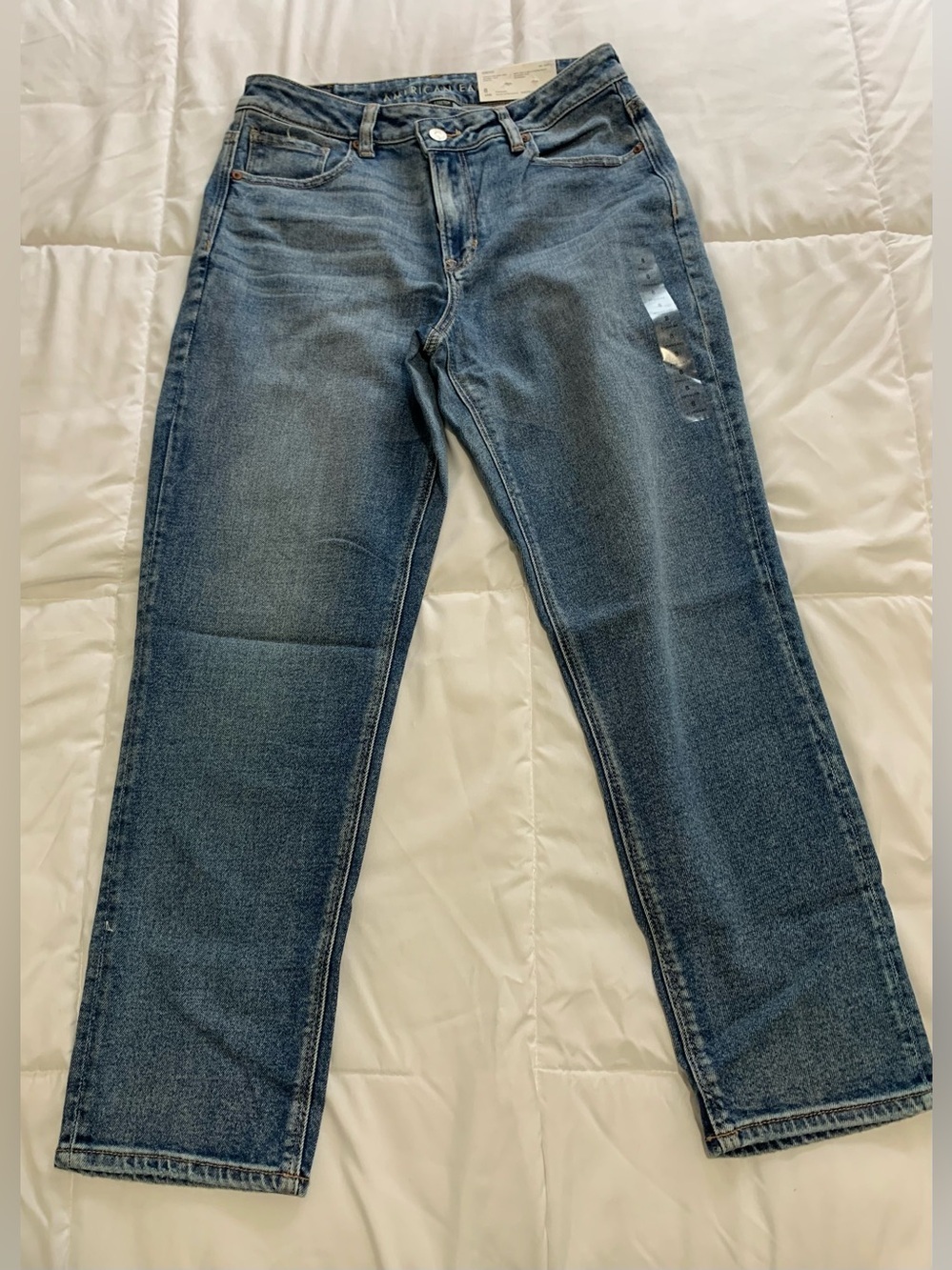 NWTs American Eagle HIGHEST RISE MOM JEAN Size 8